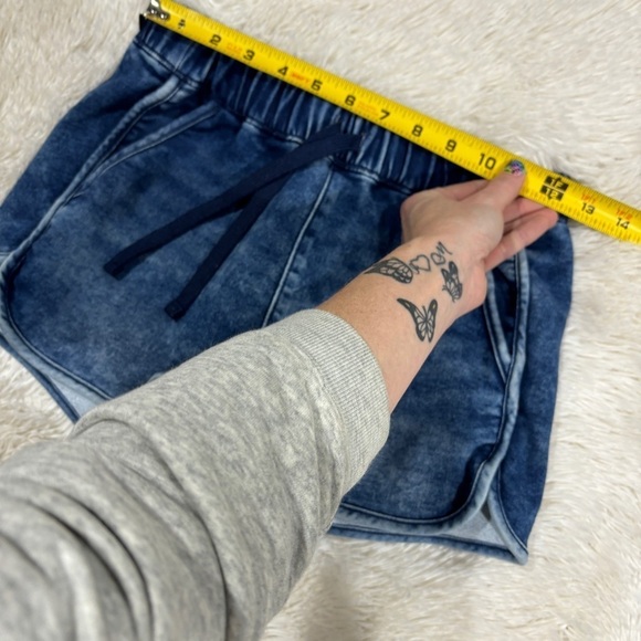 Denizen from Levi’s acid washed lounge Shorts size 7/28 - Picture 7 of 11